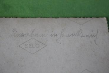 Preview: altes Foto - Feier Soldaten mit riesiger HK Fahne