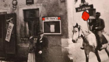 Reiter mit selbstgebauter Standarte Blut und Boden 1. Mai 1939