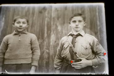 Preview: zwei alte Glasnegative - Portraits HJ-Pimpfe