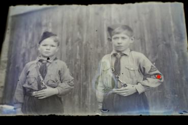Preview: zwei alte Glasnegative - Portraits HJ-Pimpfe