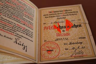 Preview: alte SA Wehrabzeichen Urkunde  Bronze - Hamburg defekt