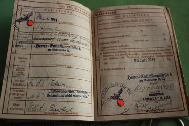 Military pass of a soldier with original EK II - manufacturer 27