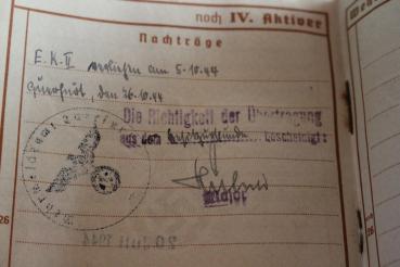 Military pass of a soldier with original EK II - manufacturer 27