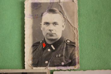 Preview: drei Fotos eines SS-Mannes - Passfoto - Feier - Gruppenfoto