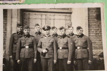 Preview: drei Fotos eines SS-Mannes - Passfoto - Feier - Gruppenfoto