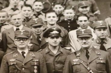 Preview: Gruppenfoto NSFK  12/43  und Flieger-HJ - Umgebung von Essen ?