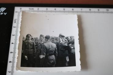 Schnappschuss - Göring und ein RKTräger bei Truppenbesuch