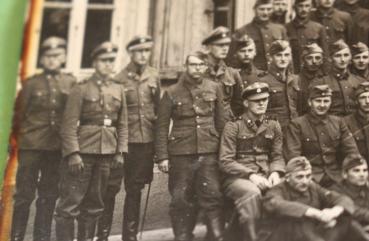 Preview: fünf Fotos - SS-Männer -  Gruppenfoto - Totenkopf Abteilung