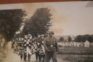 Preview: sieben alte Fotos - SS-Soldaten der LSSAH bei Beisetzung von Kameraden