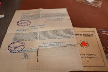 Mitgliedsbuch der D.A.F. - Gau Weser Ems - Brake -  + Schreiben Kriegsgefangenschaft 1946