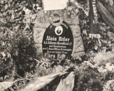 Preview: Postkarte Grab der Eltern Hitlers -  Leonding