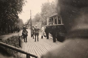 Preview: original Schnapsschuss A. Hitler an einem kleinen Bahnhof