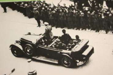 Preview: Wagenkolonne - A. Hitler im ersten Wagen - Repro