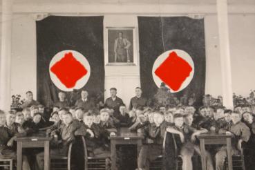 Preview: original Foto - Lehrlinge - HK Fahnen - Gemälde A. Hitler