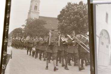 Preview: 22  alte Negative - Festumzug , Stahlhelmbund, Hakenkreuzfahnen, Umgebung Grafenau