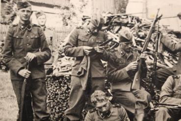 Preview: 18 alte Fotos eines Rottenführers der SS- Totenkopfverbände