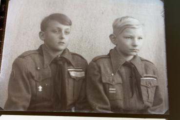 Preview: zwei alte Glasnegative - Jugendorganisation Ausland ? unbekannt