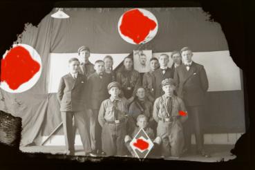 Preview: zwei alte Negative - Gruppe HJ und BDM mit großer HJ Raute