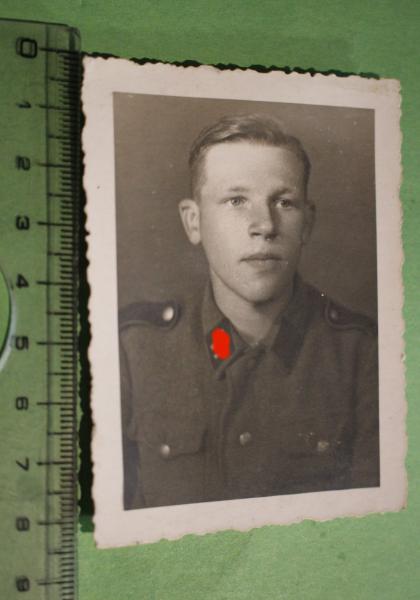 schönes altes Passfoto ? eines jungen SS-Mannes