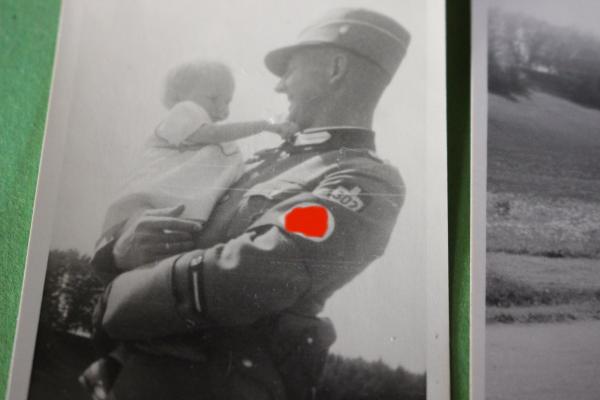 vier tolle Fotos - eines R.A.D. Mannes mit Familie - Einheit 302 / 7