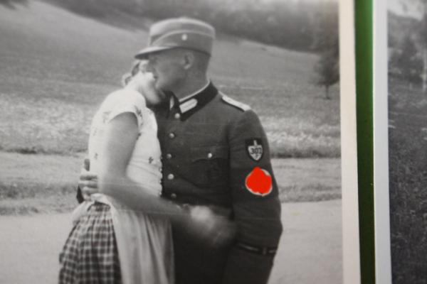 vier tolle Fotos - eines R.A.D. Mannes mit Familie - Einheit 302 / 7