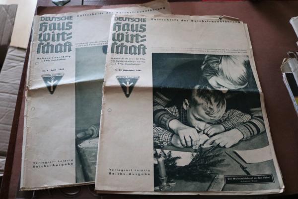 zwei Zeitschriften - Deutsche Hauswirtschaft - Reichsfrauenführung Dezember 1941 und April 1943