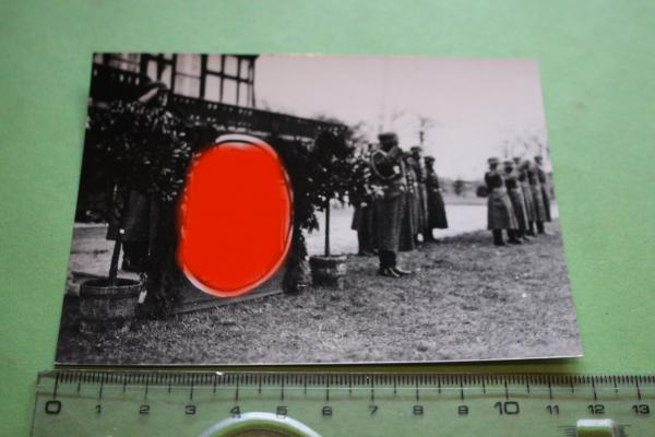 zwei neuzeitliche Abzüge HK-Fahnen