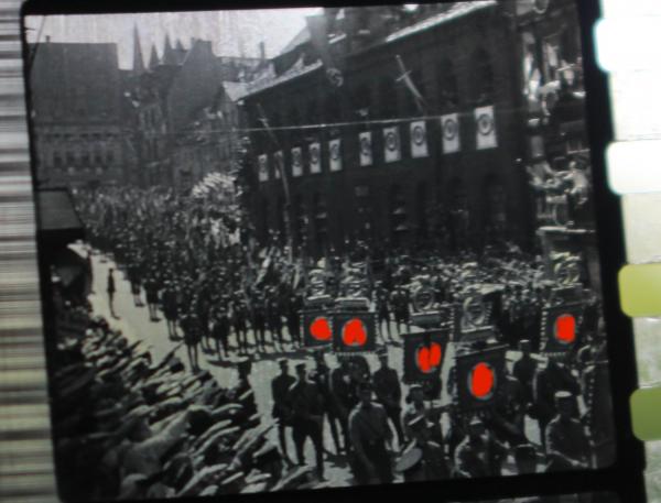 kleine Filmrolle - 135.000 S.A. und SS ziehen am Obersten SA-Führer vorüber