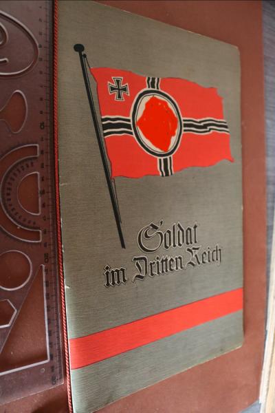 unused memory book for soldiers of the Luftwaffe with photos of A. Hitler, Göring