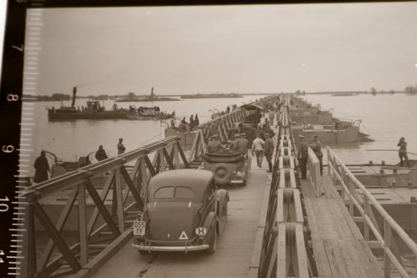 drei alte Negative - Generaloberst Freiherr v. Weichs-Brücke 1941