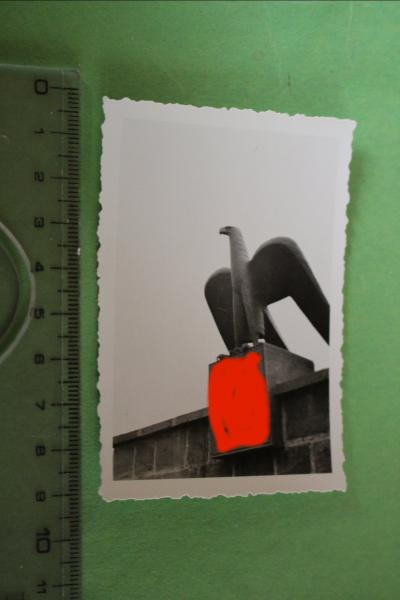 tolles altes Foto - Bauwerk Adler Statue mit Hakenkreuz