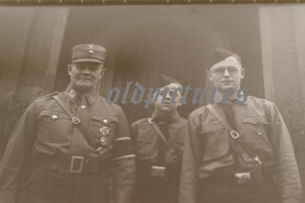 altes Negativ - SA-Mann mit seinen Söhnen - Sturm IV L21
