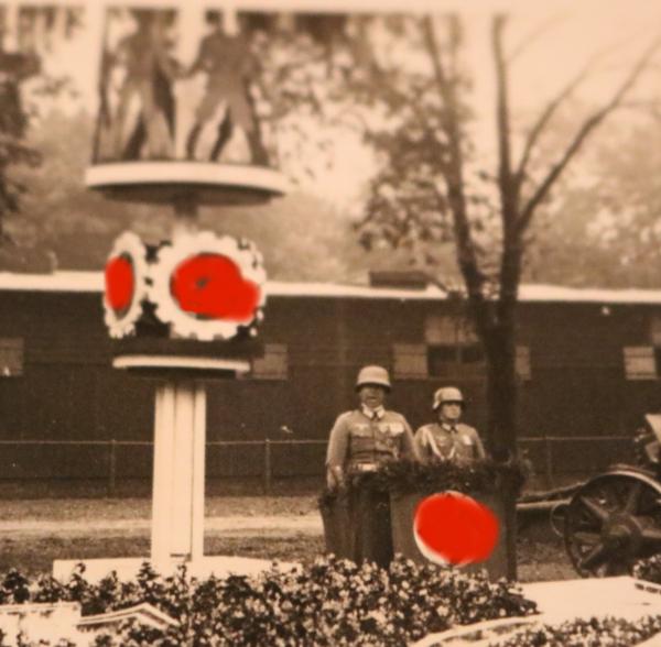 Foto - Kaserne Artillerie-Einheit ?  Ansprache Offizier - Ort ??