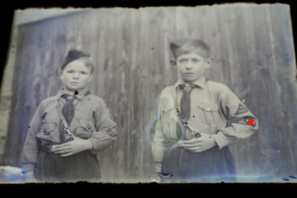 zwei alte Glasnegative - Portraits HJ-Pimpfe
