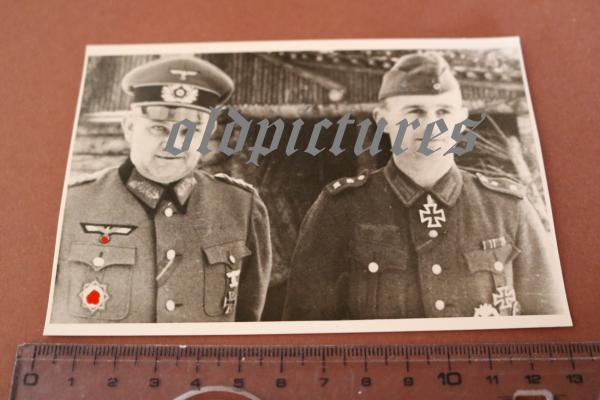 Repro Foto - Generalleutnant Erich Schopper mit RKTräger  Erich Scheibig  1943