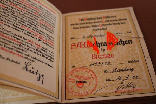 alte SA Wehrabzeichen Urkunde  Bronze - Hamburg defekt