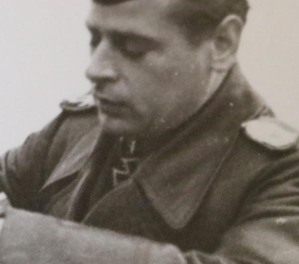 Verleihungsfoto Ritterkreuz an Georg Hanke  KG76  im März 1944