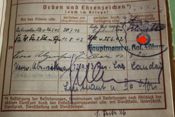 Military pass of a soldier with original EK II - manufacturer 27