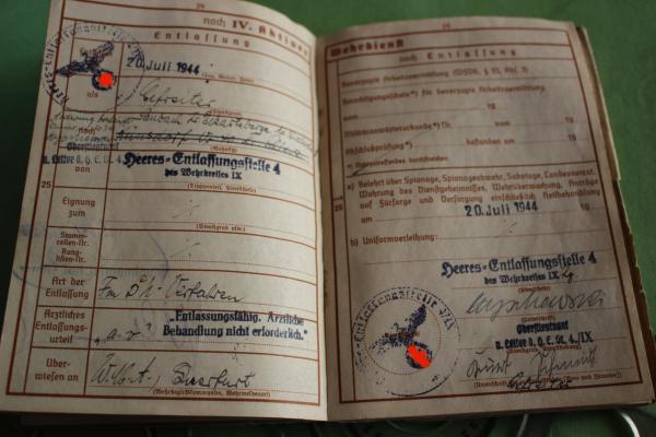 Military pass of a soldier with original EK II - manufacturer 27