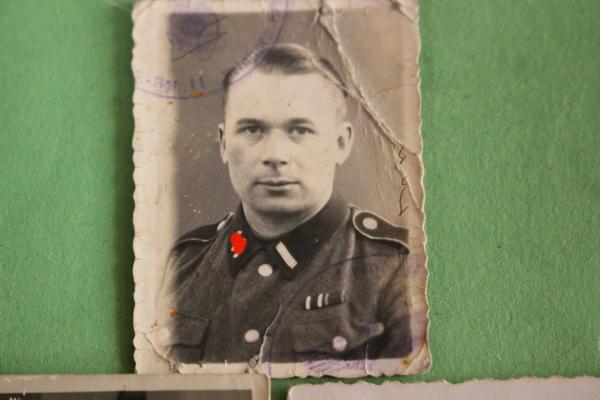 drei Fotos eines SS-Mannes - Passfoto - Feier - Gruppenfoto