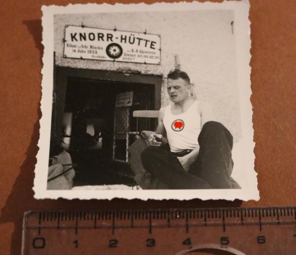 SS-Mann im Sportdress bei der Knorrhütte Wettersteingebirge