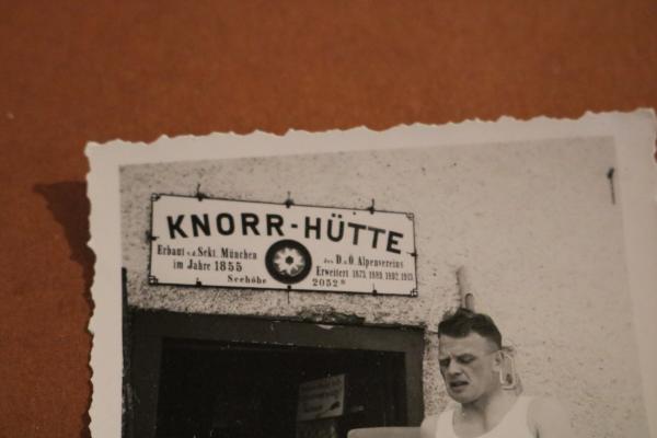 SS-Mann im Sportdress bei der Knorrhütte Wettersteingebirge