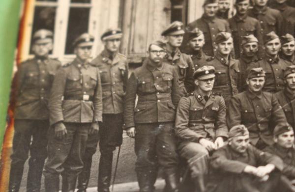 fünf Fotos - SS-Männer -  Gruppenfoto - Totenkopf Abteilung