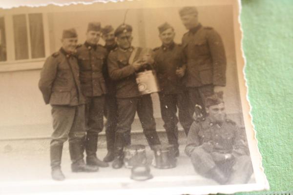 fünf Fotos - SS-Männer -  Gruppenfoto - Totenkopf Abteilung