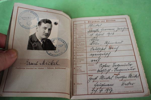 Military record of a soldier + photo grave