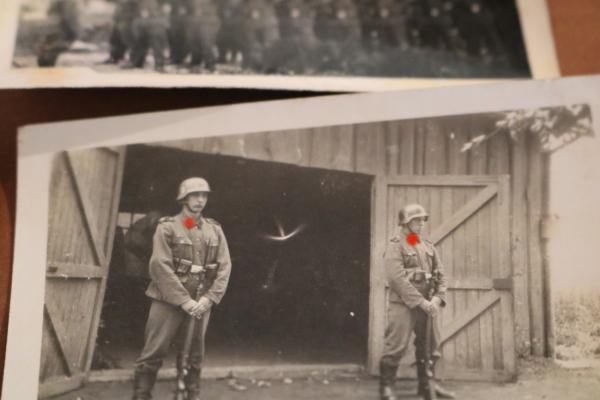 sieben alte Fotos - SS-Soldaten der LSSAH bei Beisetzung von Kameraden