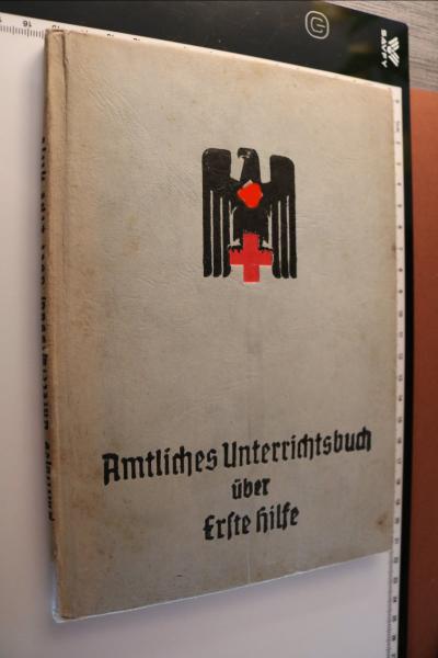 Amtliches Unterrichtsbuch über Erste Hilfe - 1942