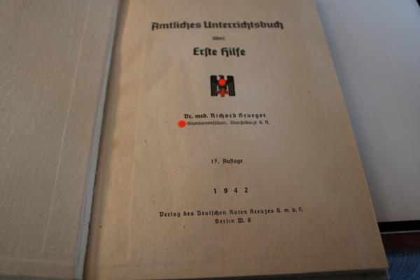 Amtliches Unterrichtsbuch über Erste Hilfe - 1942