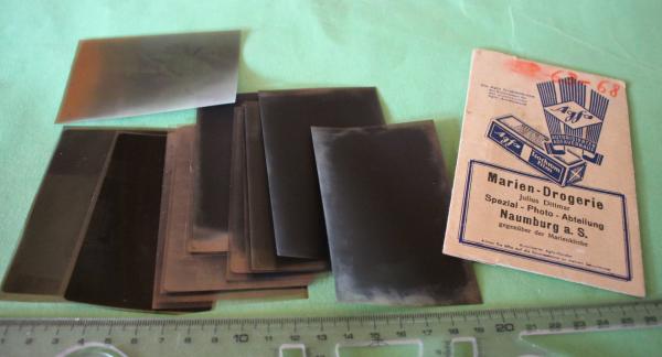 12 alte Negative eines SA-Mannes - Gruppe , Portrait usw.