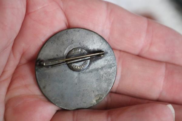 altes Fotoalbum mit 33 Fotos - Reichsparteitag Nürnberg 1936 + dazugehöriges Abzeichen